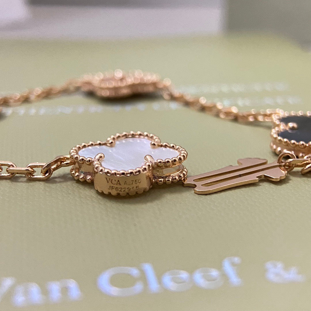 ¡®Jewelicorn¡¯NEW  Convertible long necklace with 15 four-leaf clover charms