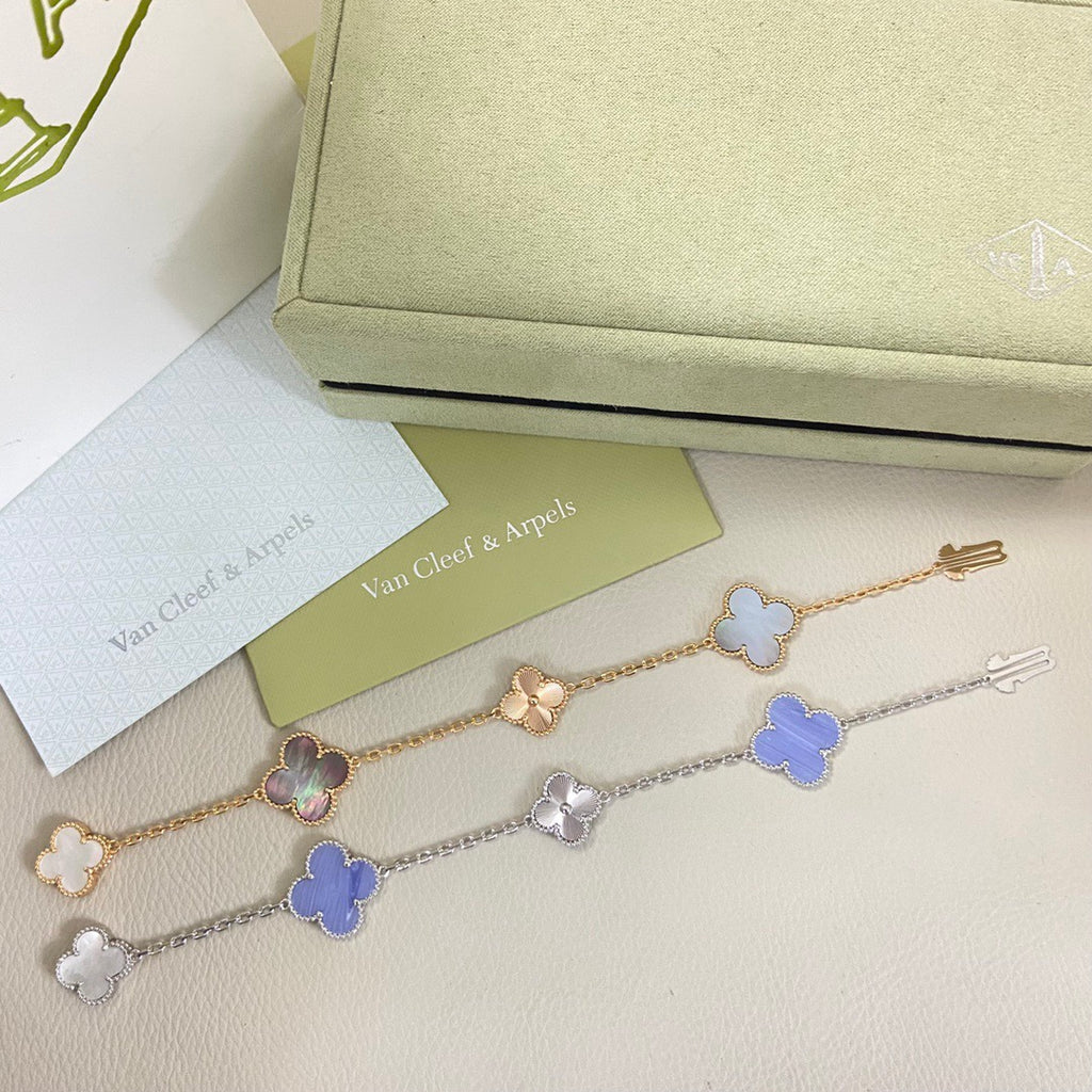 ¡®Jewelicorn¡¯NEW Convertible long necklace with 15 four-leaf clover charms