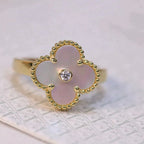 Jewelicorn Kleeblatt-Ring mit rosa Perlmutt-Effekt, Gold und Diamant