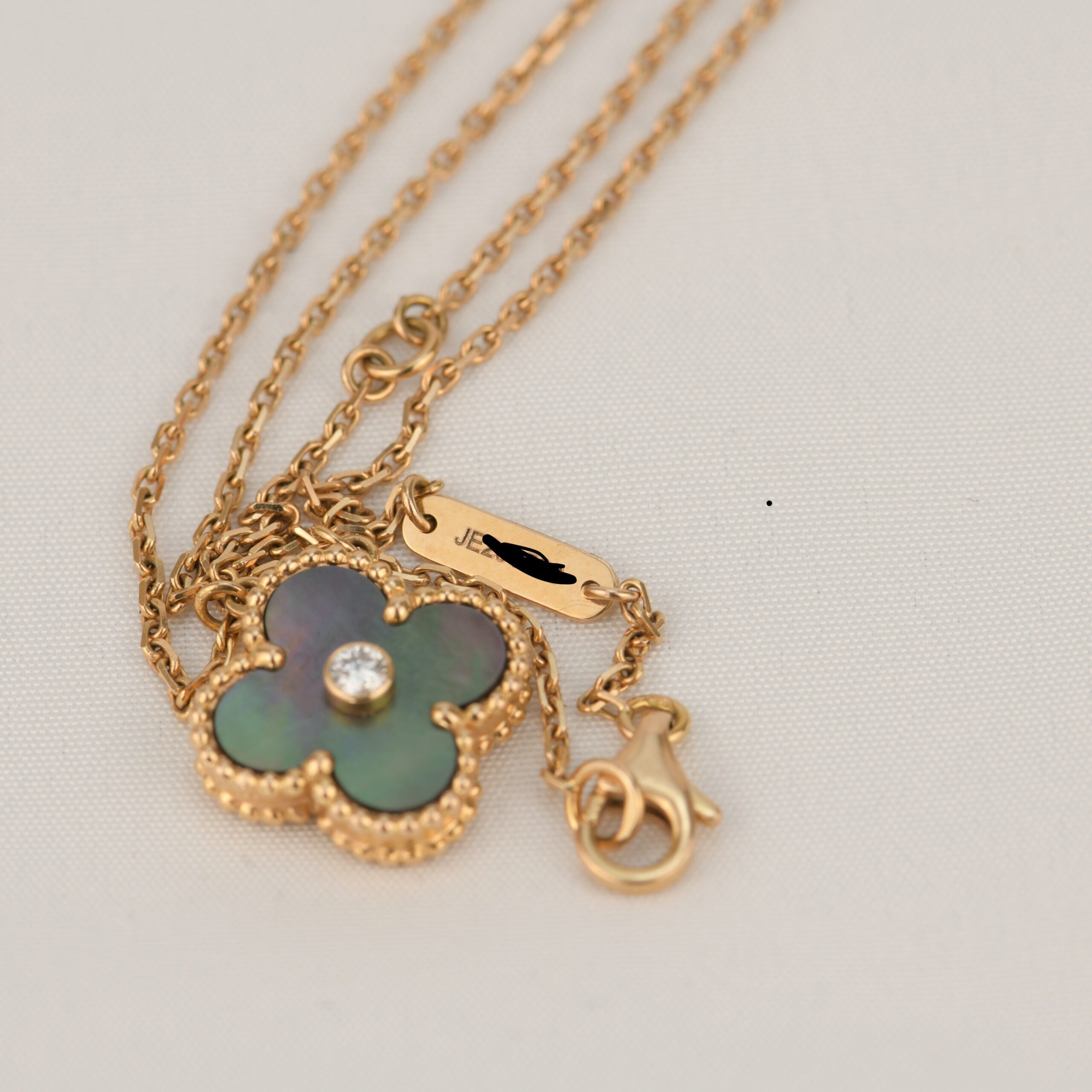 ®Jewelicorn®クローバー 15mm ダイヤモンド＆マザーオブグレーネックレス