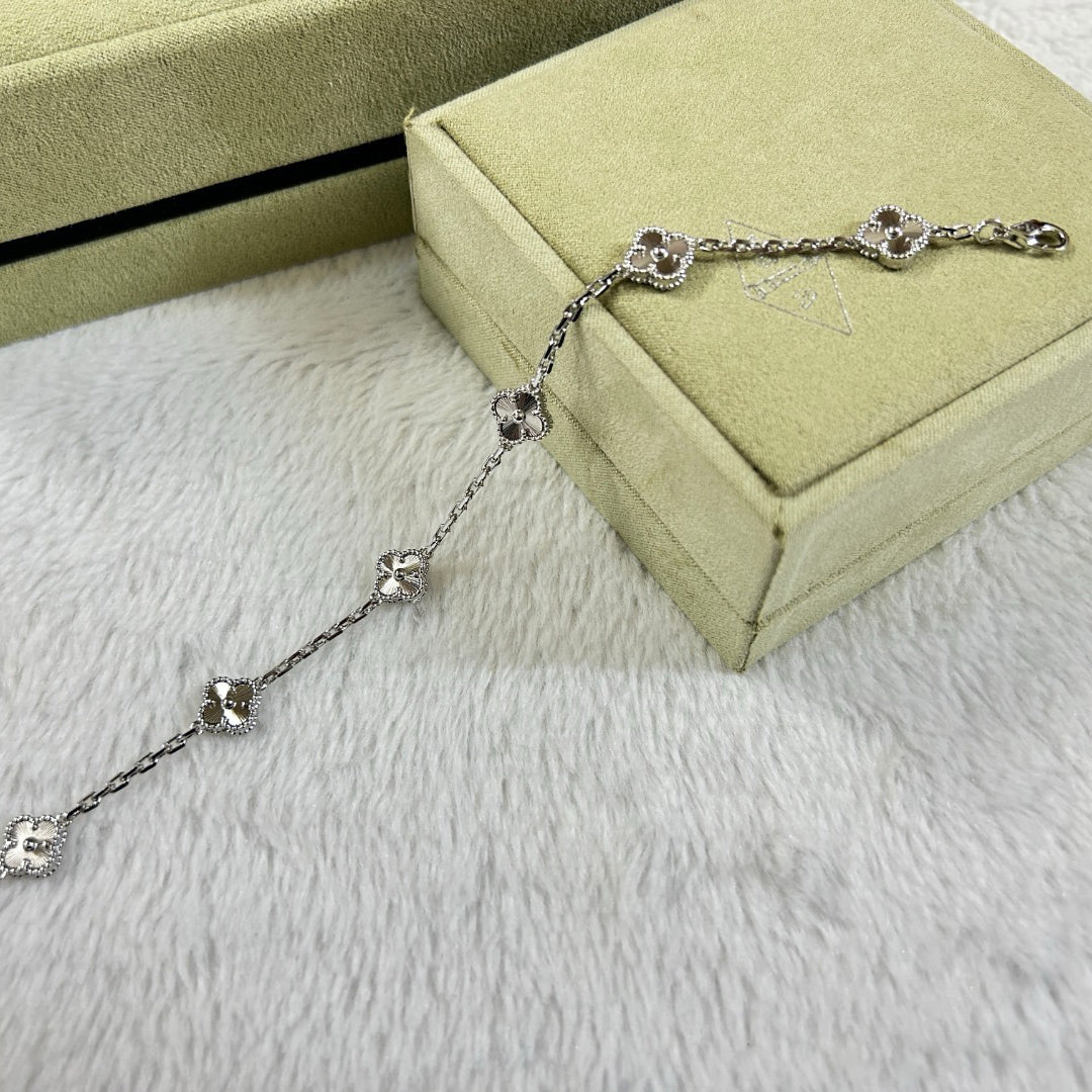 [⭐JeweliWhal]CLOVER 6 MOTIF DIAMOND BRACELET
