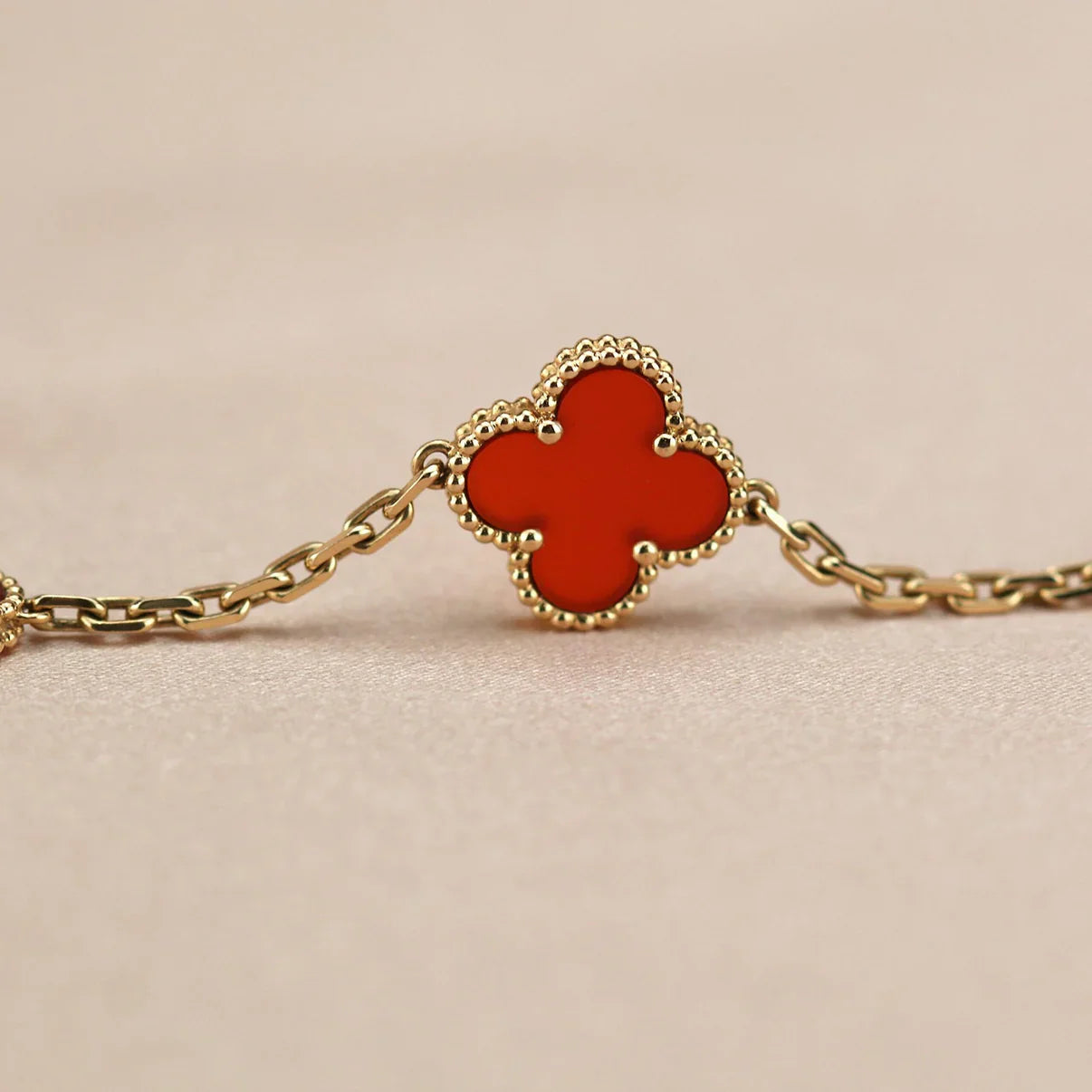 [⭐JeweliWhal] CLOVER 5 MOTIF RED CORNELIAN BRACELET COLLECTION