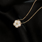 ¡®Jewelicorn¡¯LUCKY  WHITE MOP  PLUM BLOSSOM NECKLACE