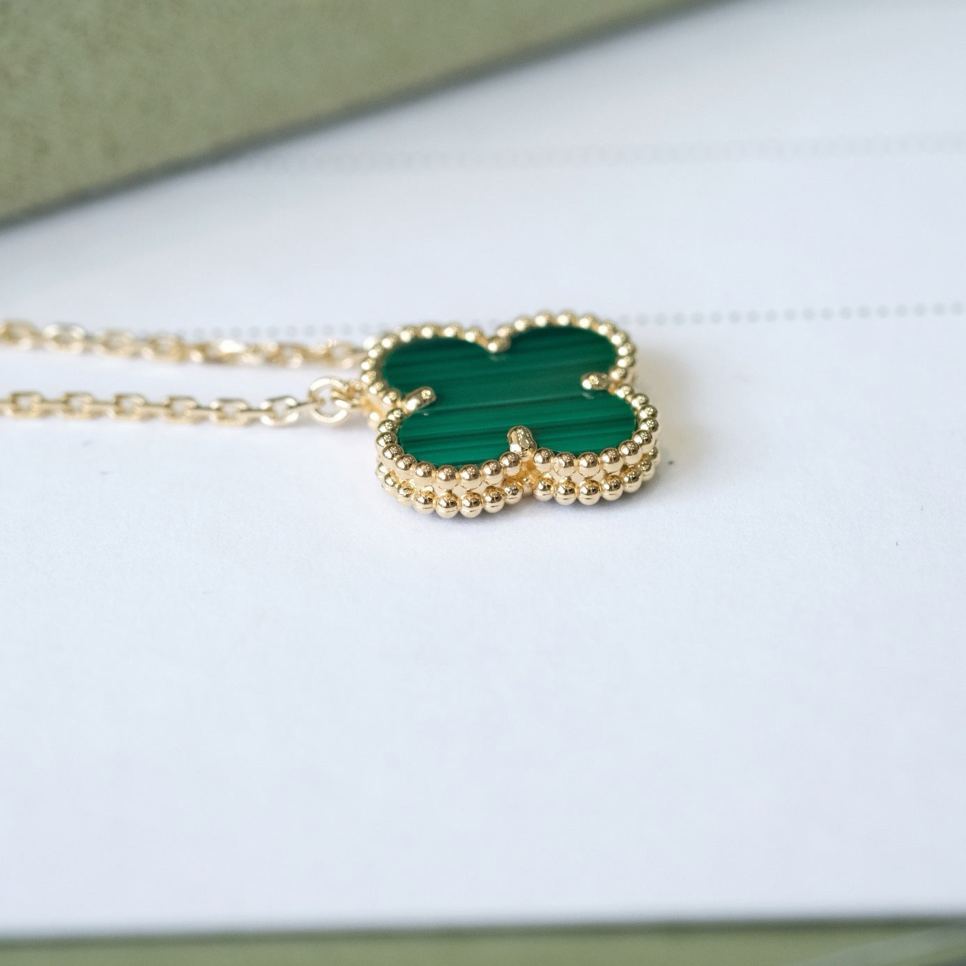 ¡®Jewelicorn¡¯CLOVER 15MM MALACHITE SINGLE FLOWER  NECKLACE