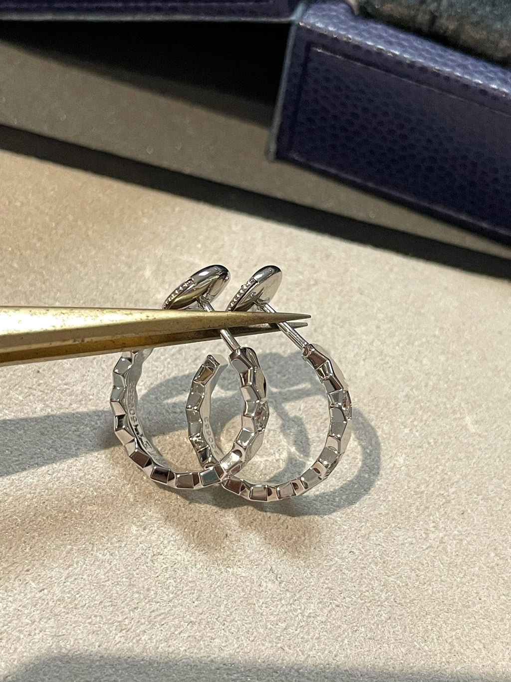 Jewelicorn Hohlring in Form eines vierblättrigen Kleeblatts