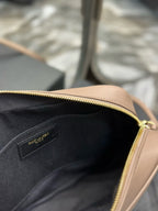 LOU 23 Kameratasche Beige aus gestepptem Leder mit goldenen Beschlägen