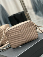 LOU 23 Kameratasche Beige aus gestepptem Leder mit goldenen Beschlägen