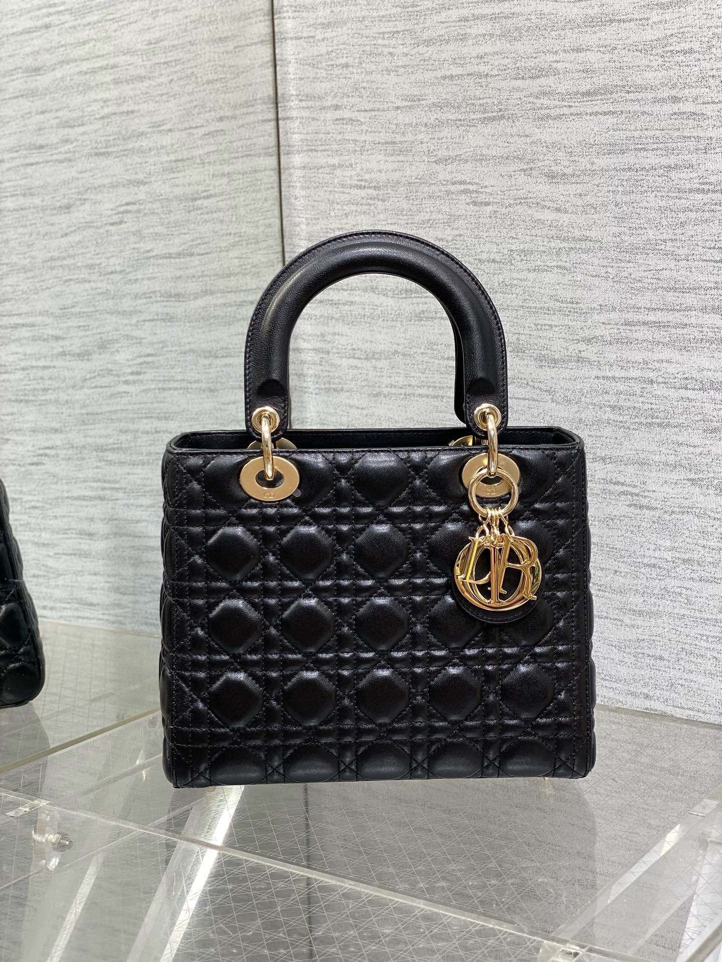 MEDIUM LADY BAG 24 IN BLACK CALFSKIN GOLD HARDWARE