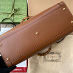 MITTLERE DIANA-TRAGETASCHE 35 IN BRAUN LACKIERTES KALBSLEDER BAMBUSHÄNGER