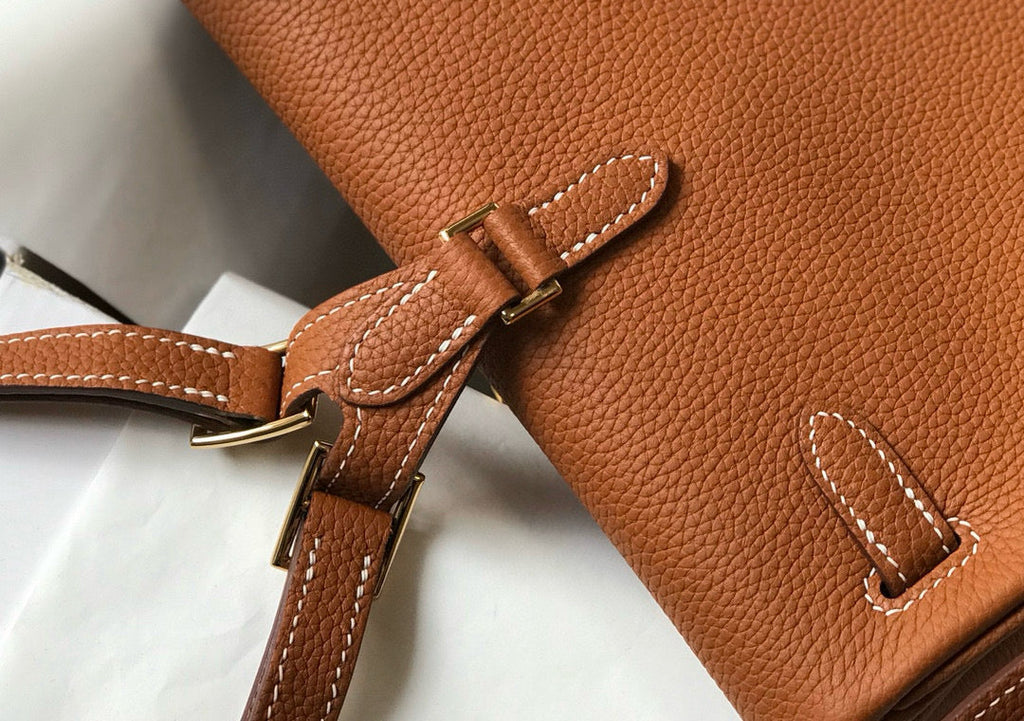 KELLY ADO 22 TOGO RUCKSACK AUS BRAUNEN KALBSLEDER MIT GOLDENEN BESCHLÄGEN