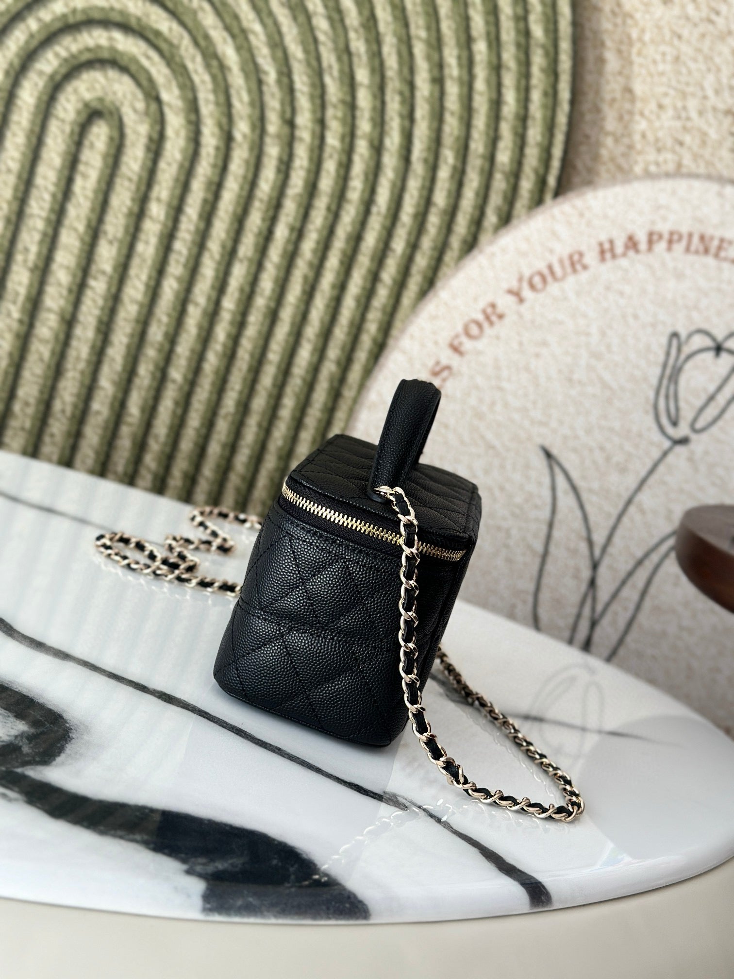 VANITY 17 CAVIAR WITH HANDLE IN BLACK CALFSKIN GOLD HARDWARE