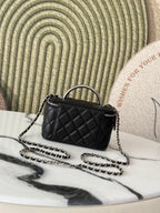 25P VANITY 17 CAVIAR WITH HANDLE METAL IN BLACK CALFSKIN SILVER HARDWARE