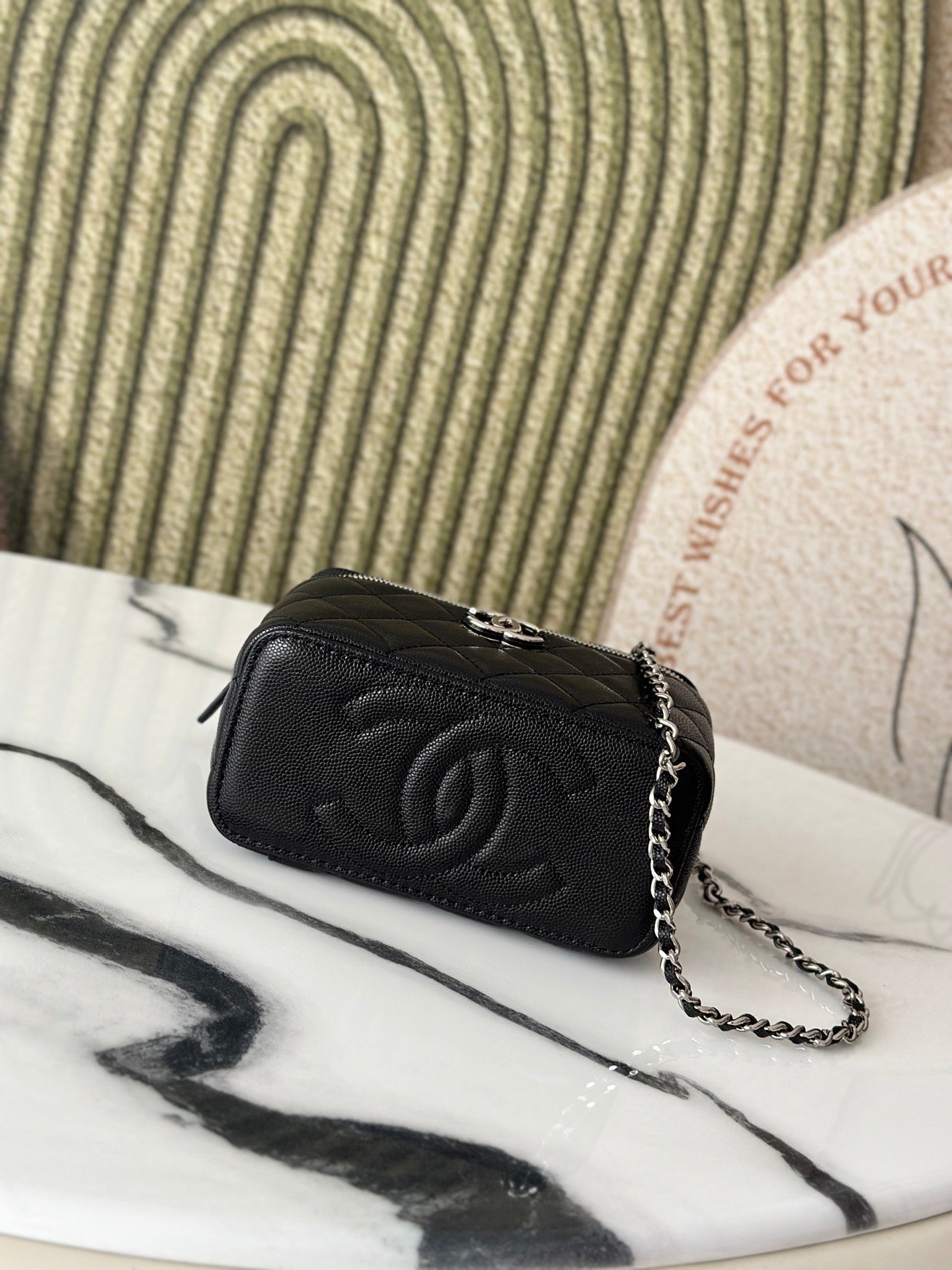 25P VANITY 17 CAVIAR WITH HANDLE METAL IN BLACK CALFSKIN SILVER HARDWARE