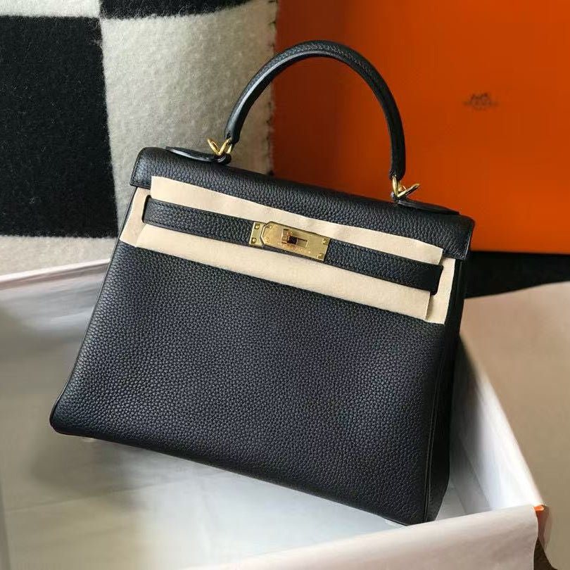 HM KELLY TASCHE 28 IN SCHWARZEM TOGO-LEDER GOLDENE BESCHLÄGE