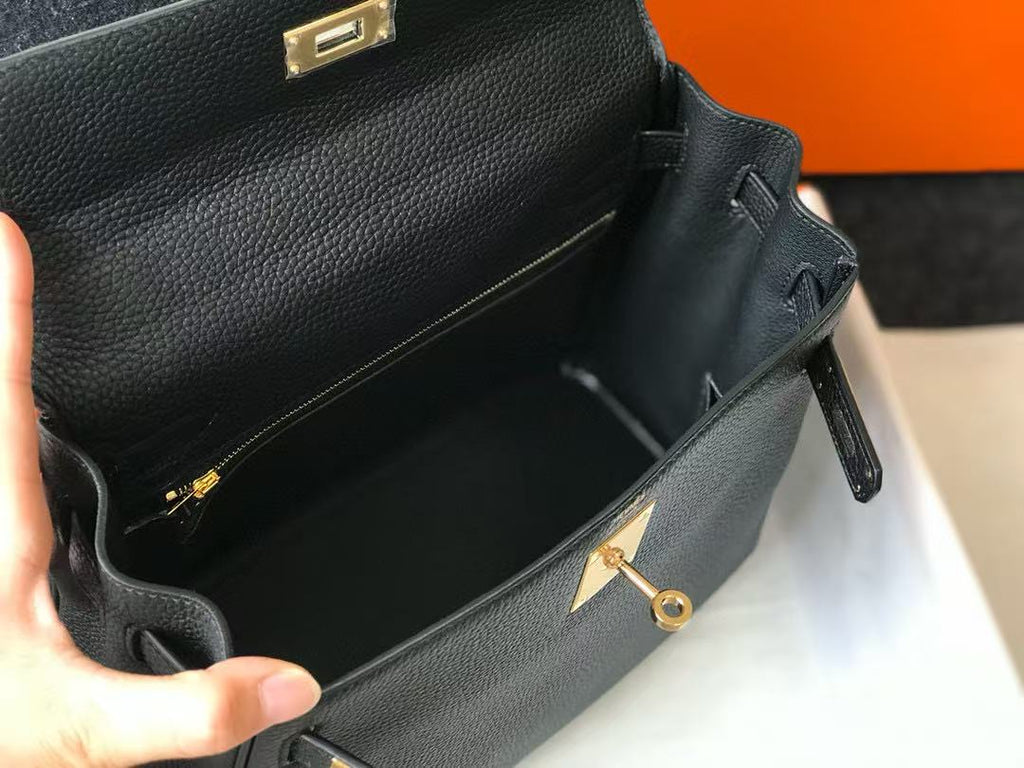 HM KELLY TASCHE 28 IN SCHWARZEM TOGO-LEDER GOLDENE BESCHLÄGE