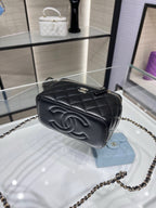 VANITY 17 TOP HANDLE IN BLACK QUILTED LAMBSKIN GOLD HARDWARE