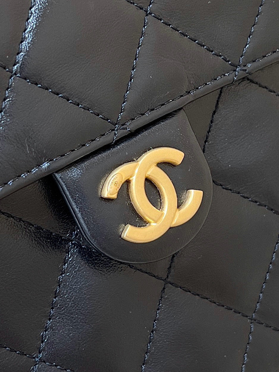 CC 25 HANDTASCHE IN SCHWARZ 40 NARBENES KALBSLEDER GOLDENE BESCHLÄGE