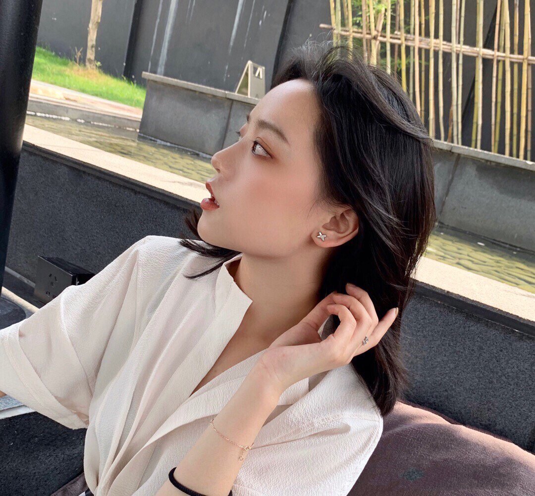 Jewelicorn Ohrringe aus weißem Perlmutt, rosafarbenem Gold und Diamanten