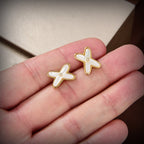 Jewelicorn Ohrringe aus weißem Perlmutt und Gold mit Diamanten