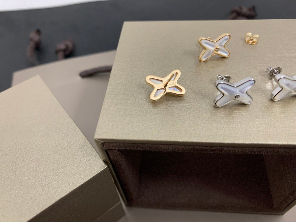 Jewelicorn Ohrringe aus weißem Perlmutt, silberfarben und mit Diamanten