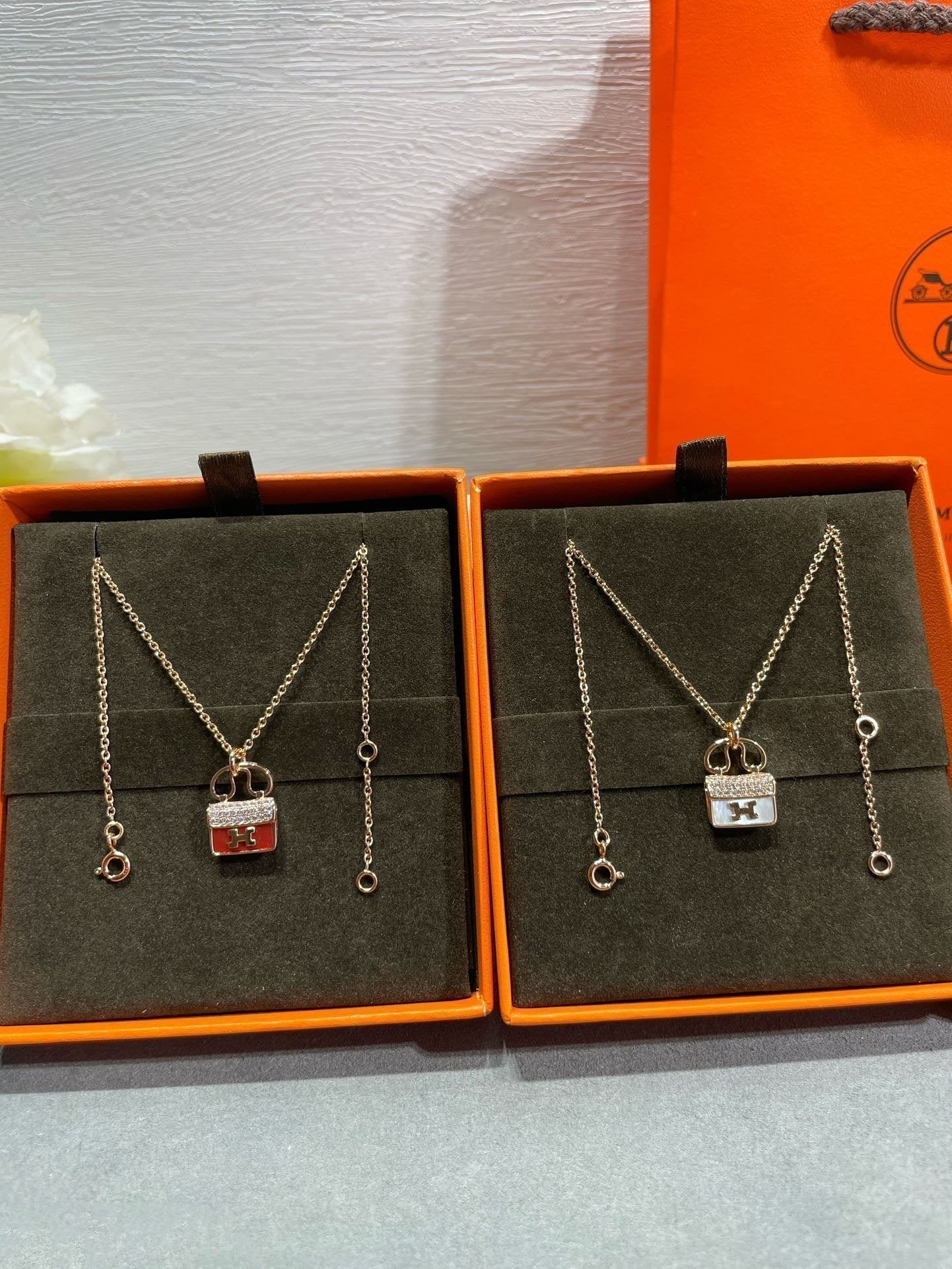 ®Jewelicorn® H CIRCE モアッサナイト ペンダントネックレス ゴールド