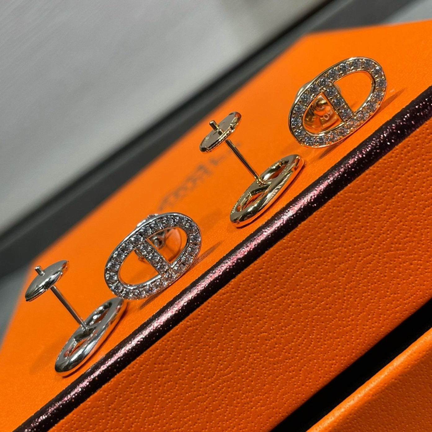 Jewelicorn HM Ohrstecker mit Volldiamanten in Schweinenase