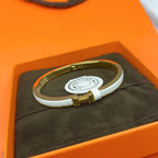 ®Jewelicorn®クラシック HM クリック ホワイト 8mm エナメルブレスレット