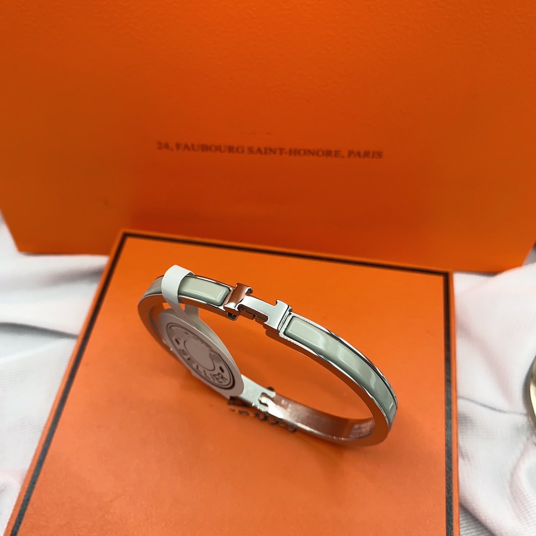 ®Jewelicorn® クラシック HM クリック グリーン 8mm エナメルブレスレット