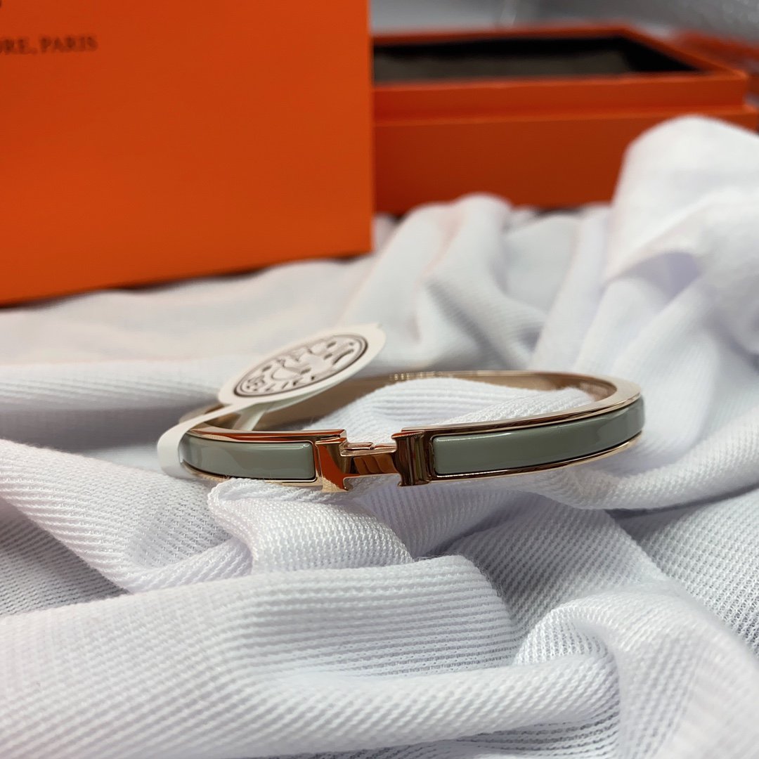 ®Jewelicorn® クラシック HM クリック グリーン 8mm エナメルブレスレット