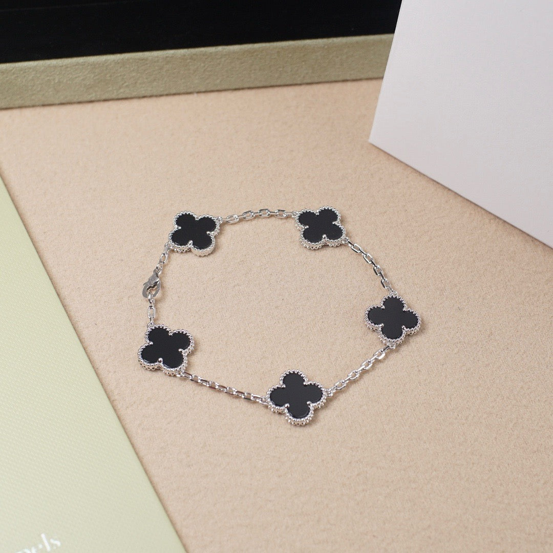 [⭐JeweliWhal] CLOVER 5 MOTIF ONYXS BRACELET COLLECTION