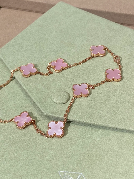[⭐JeweliWhal]Pink Necklace with Ten Clover Designs