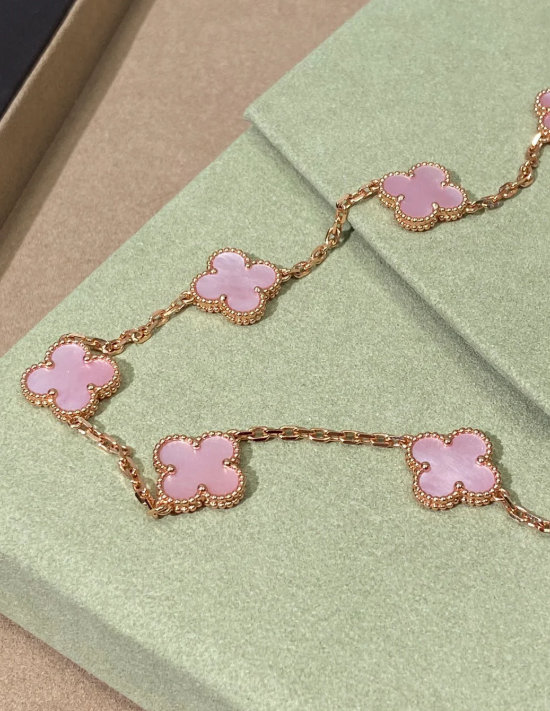 [⭐JeweliWhal]Pink Necklace with Ten Clover Designs