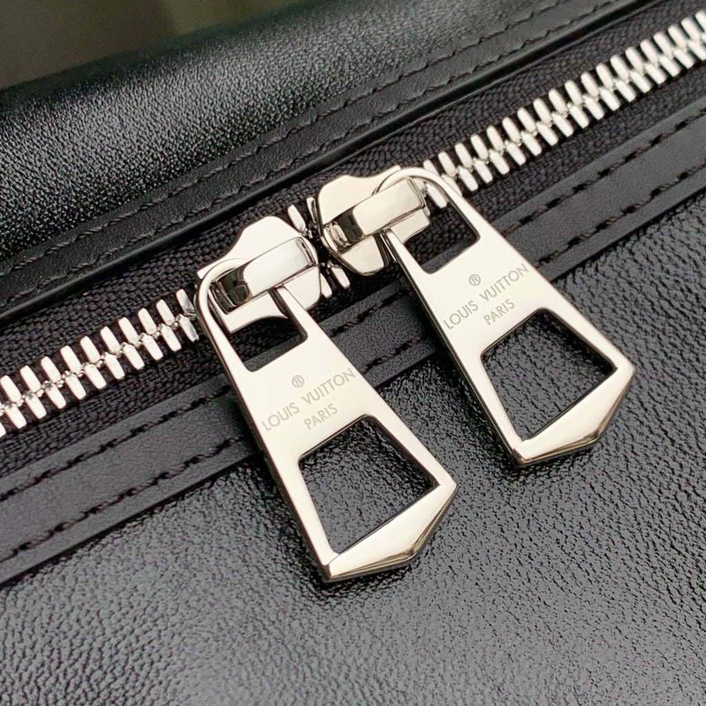 SPEEDY CARGO VIBE 28 IN BLACK LAMBSKIN MONOGRAM LOGO TAG