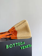 BOTTEGA VENETA 25S SMALL PARACHUTE 20 IN BURNED ORANGE CALFSKIN AND RAFFIA