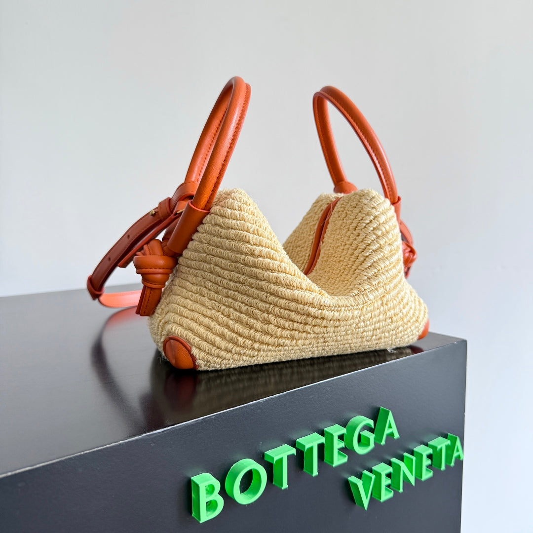 BOTTEGA VENETA 25S LOOP BAG 19 IN BURNT ORANGE RAFFIA AND CALFSKIN