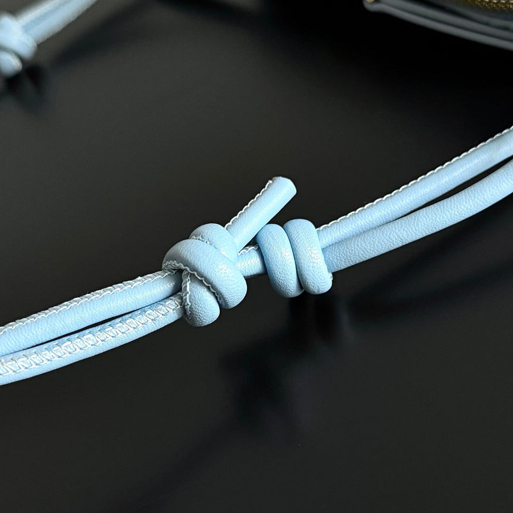 Konzerttasche 18,5 Zoll in hellblauem Lammleder