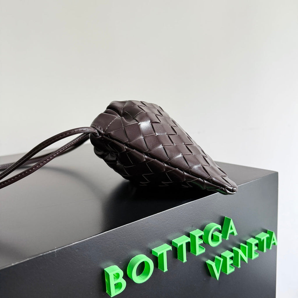 KLEINER STAUBBEUTEL 21 IN DUNKELBRAUNEM LAMMLEDER