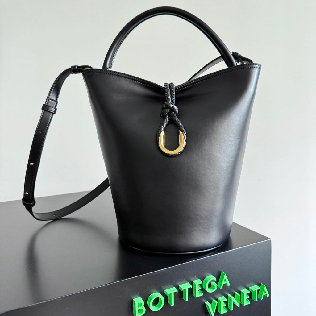 BOTTEGA VENETA 25S MEDIUM LIBERTA 22 IN BLACK CALFSKIN GOLD HARDWARE
