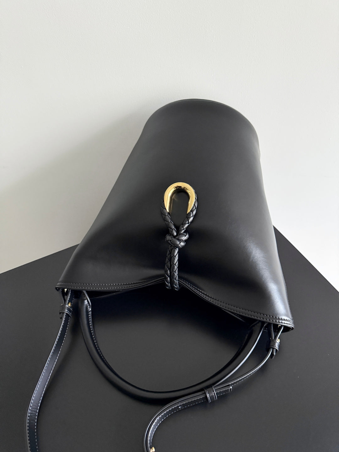 BOTTEGA VENETA 25S MEDIUM LIBERTA 30 IN BLACK CALFSKIN GOLD HARDWARE