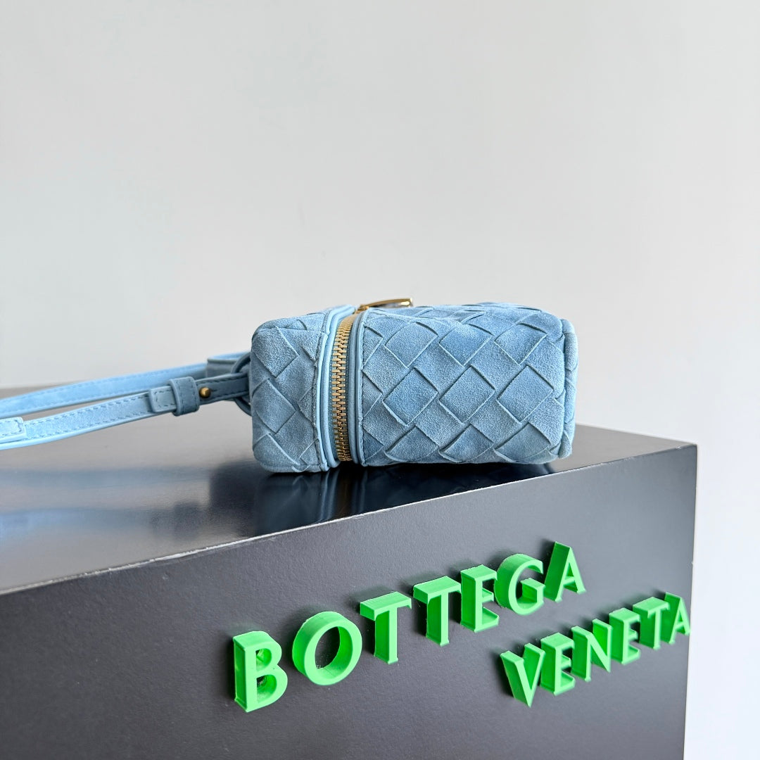 BOTTEGA VENETA 25S BANG BANG 22 IN ICE BLUE INTRECCIATO SUEDE GOLD HARDWARE