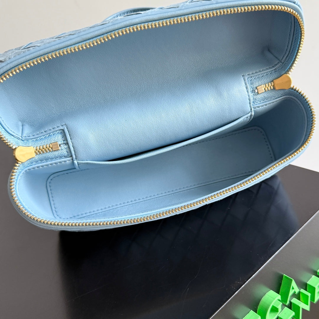 BOTTEGA VENETA 25S BANG BANG 22 IN ICE BLUE INTRECCIATO SUEDE GOLD HARDWARE