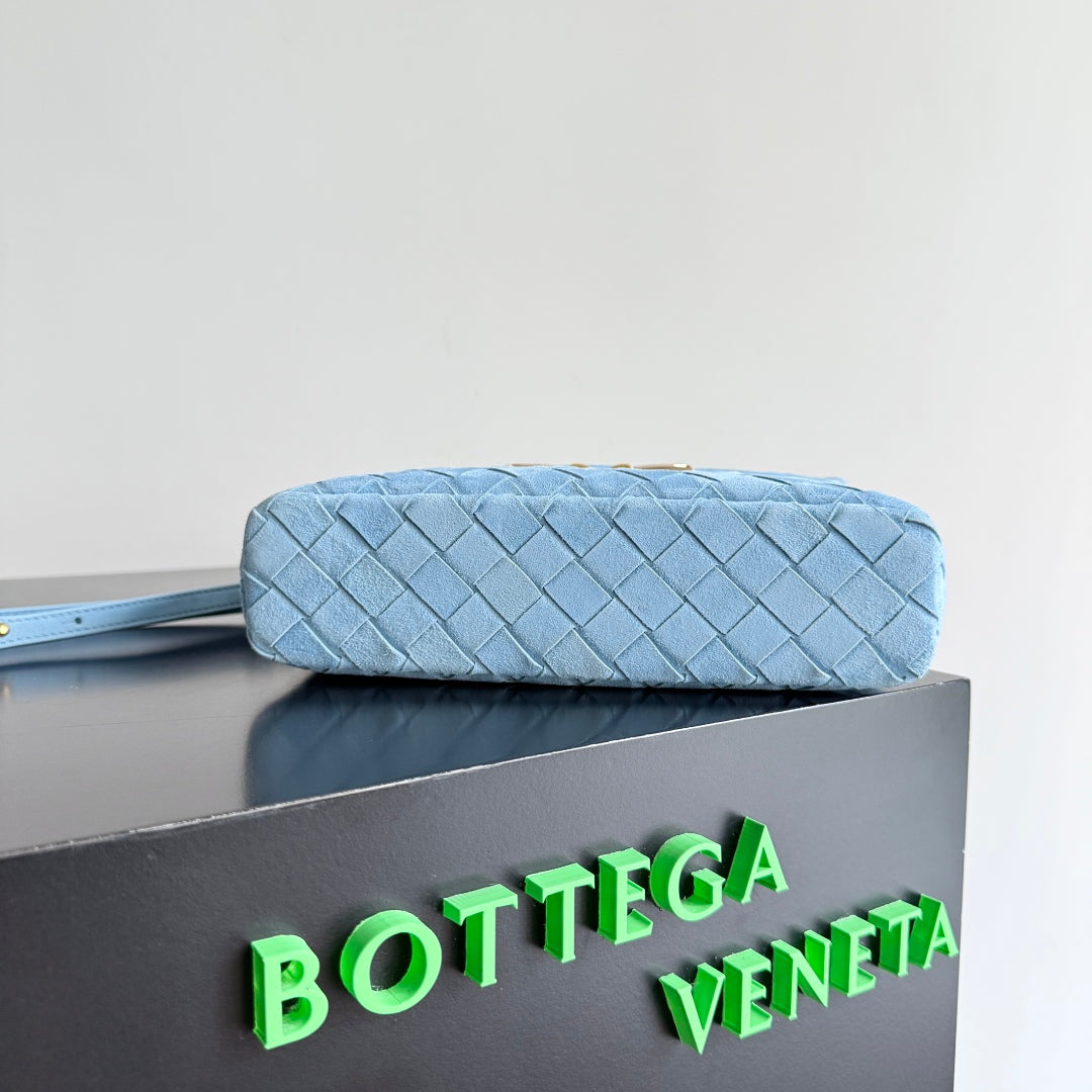 BOTTEGA VENETA 25S BANG BANG 22 IN ICE BLUE INTRECCIATO SUEDE GOLD HARDWARE
