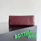 BOTTEGA VENETA 25S MEDIUM CIAO CIAO TASCHE 26 AUS BURGUNDERKALBSLEDER