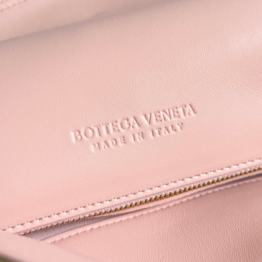 BOTTEGA VENETA 25S MEDIUM LIBERTA BAG 30 IN OLIVE GREEN CALFSKIN