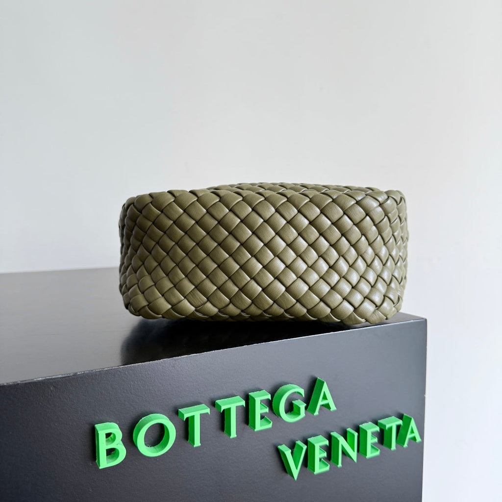 BOTTEGA VENETA 25S COBBLE BAG 23 IN ARMY GREEN CALFSKIN