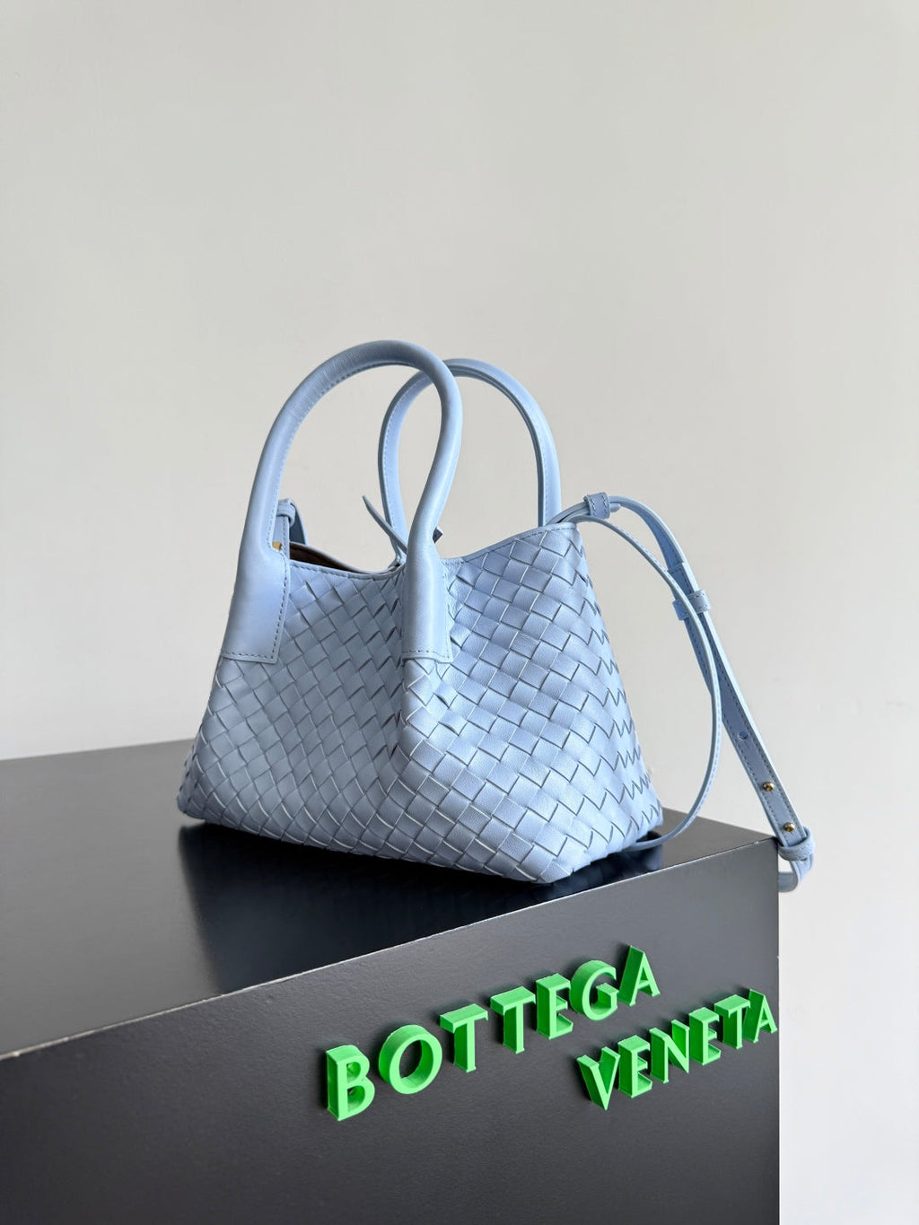 BOTTEGA VENETA 25S SMALL PINACOTECA REVERSIBLE BAG 24 IN LIGHT BLUE CALFSKIN