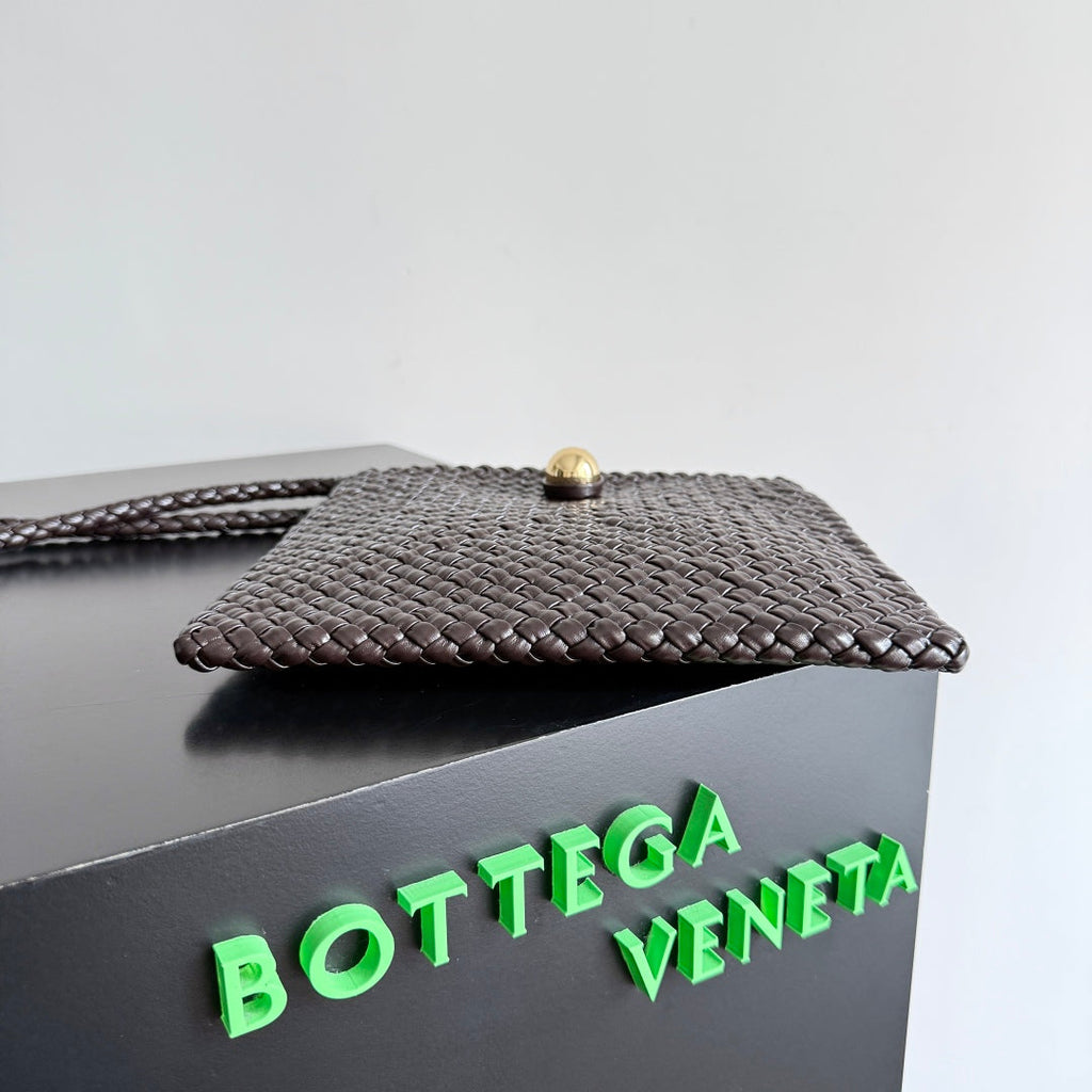 BOTTEGA VENETA 25S TOSCA BAG 19 IN DARK BROWN CALFSKIN GOLD HARDWARE