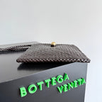 BOTTEGA VENETA 25S TOSCA BAG 19 IN DARK BROWN CALFSKIN GOLD HARDWARE