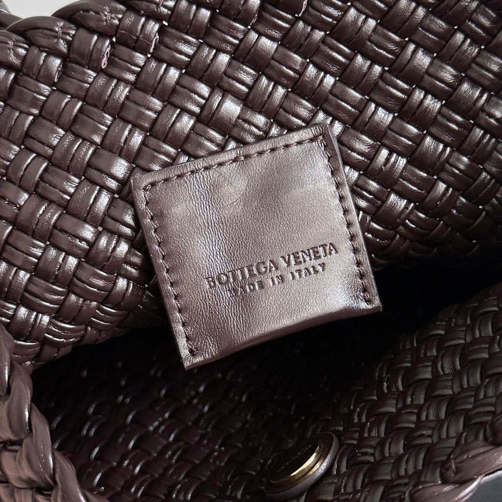 BOTTEGA VENETA 25S TOSCA BAG 19 IN DARK BROWN CALFSKIN GOLD HARDWARE