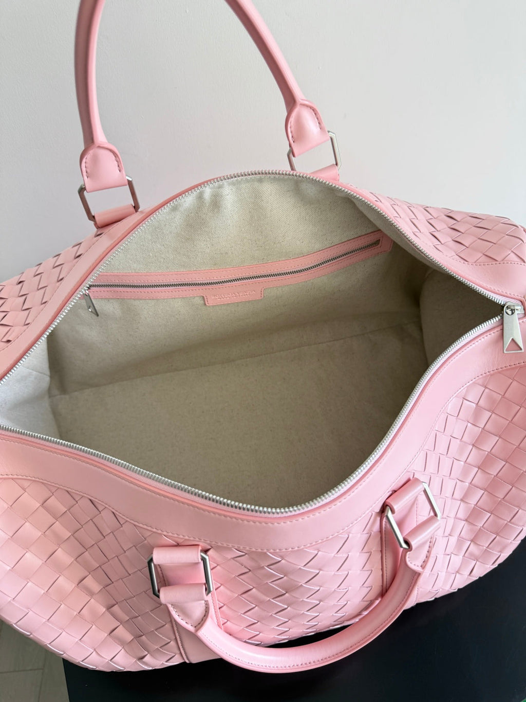 BOTTEGA VENETA 25S INTRECCIATO CABIN DUFFLE 55 IN LIGHT PINK CALFSKIN